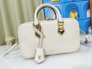 Louis Vuitton M12009 white